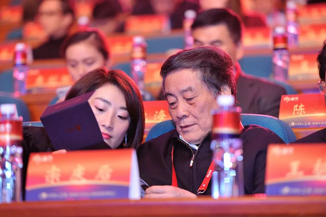 四个关键问题，拆解宗馥莉二次请辞-