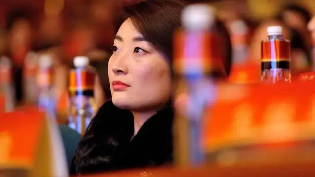 宗馥莉出局，一场接班剧本如何演变成治理失衡-